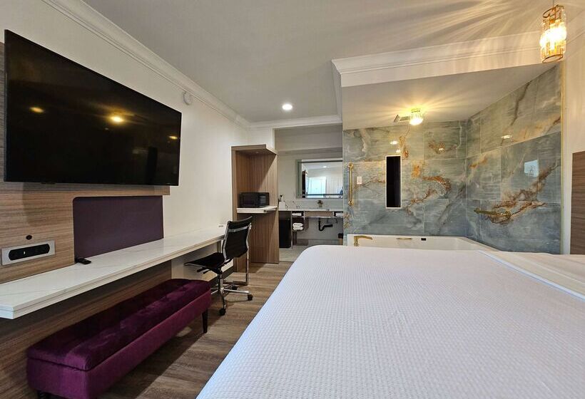 فندق Travelodge Inn & Suites By Wyndham Fullerton