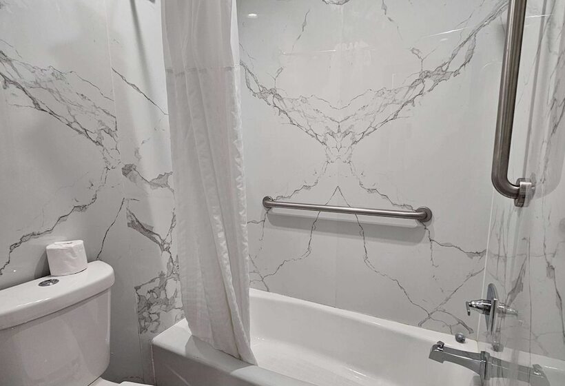 فندق Travelodge Inn & Suites By Wyndham Fullerton