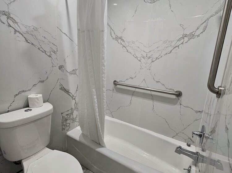 فندق Travelodge Inn & Suites By Wyndham Fullerton