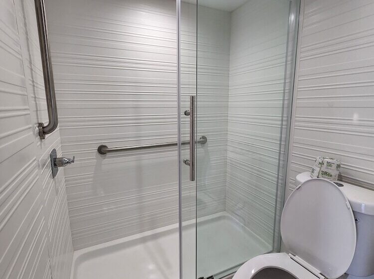 فندق Travelodge Inn & Suites By Wyndham Fullerton