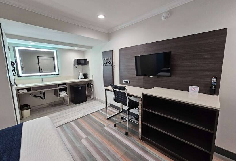 فندق Travelodge Inn & Suites By Wyndham Fullerton