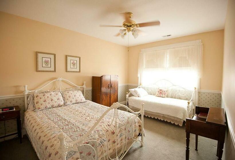 Отель Victorian Veranda Country Inn