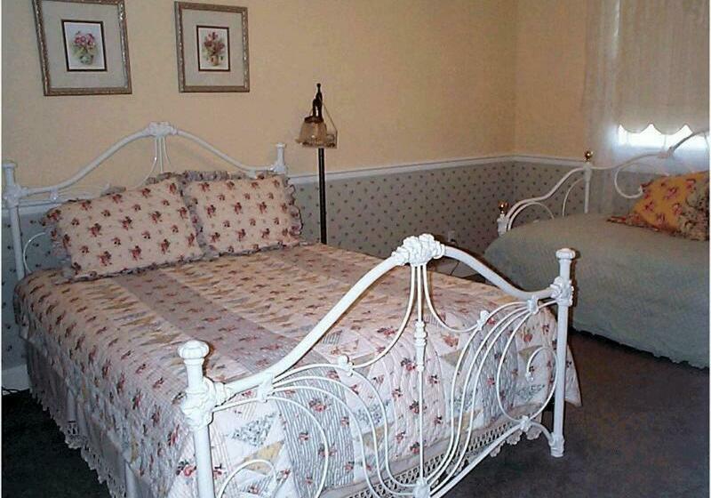 Отель Victorian Veranda Country Inn