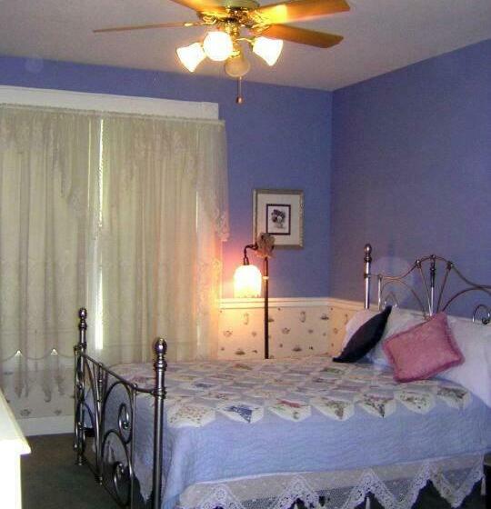 Отель Victorian Veranda Country Inn