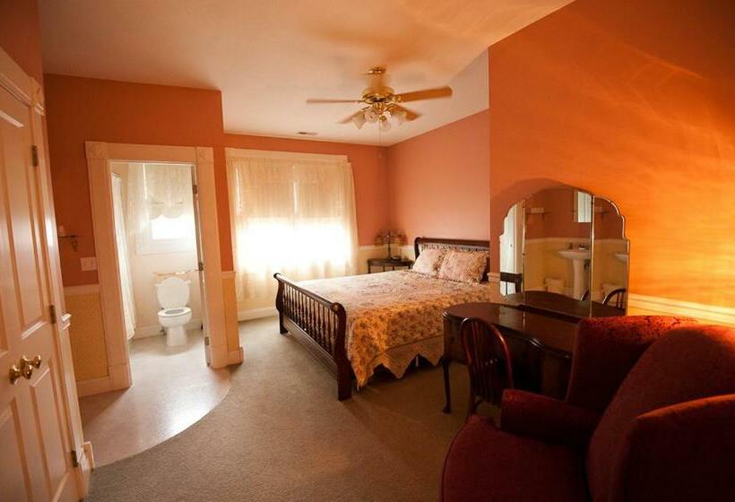 Отель Victorian Veranda Country Inn