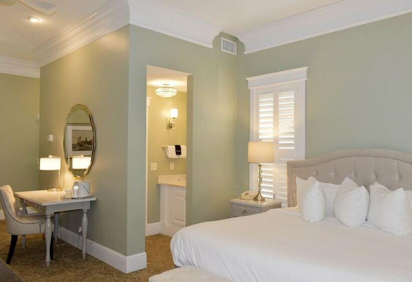 Отель Village Inn And Pub