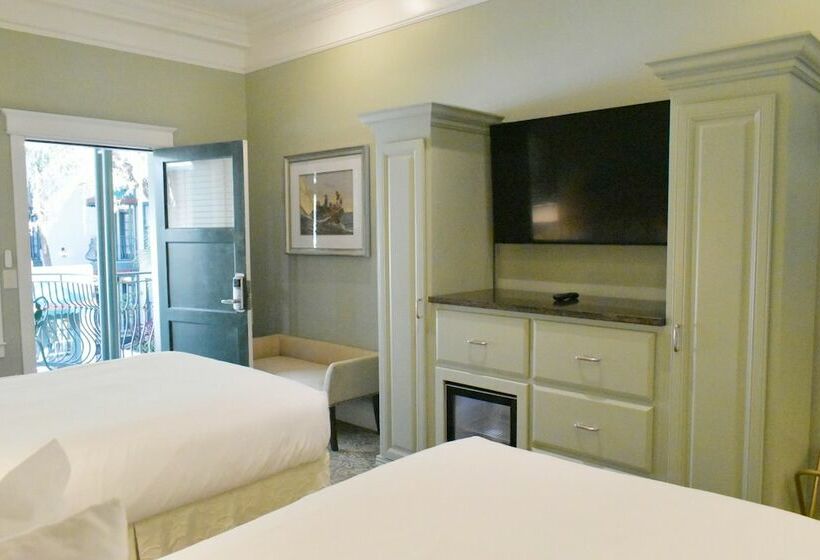 Отель Village Inn And Pub