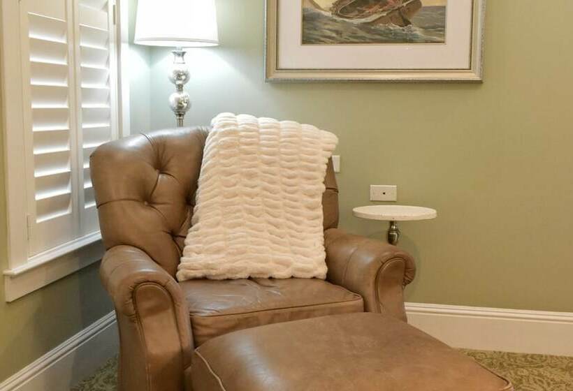 Отель Village Inn And Pub