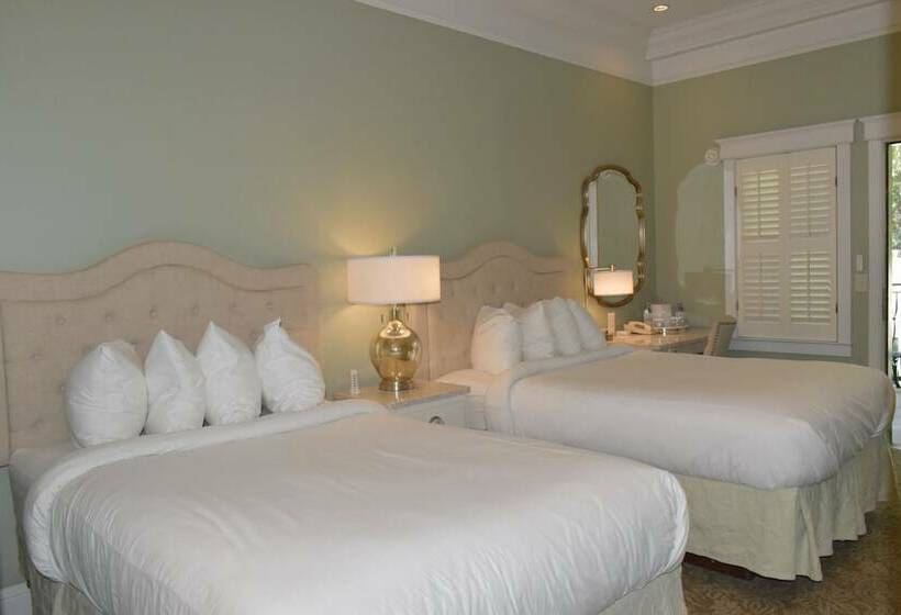 Отель Village Inn And Pub