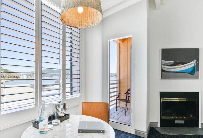 فندق Waters Edge