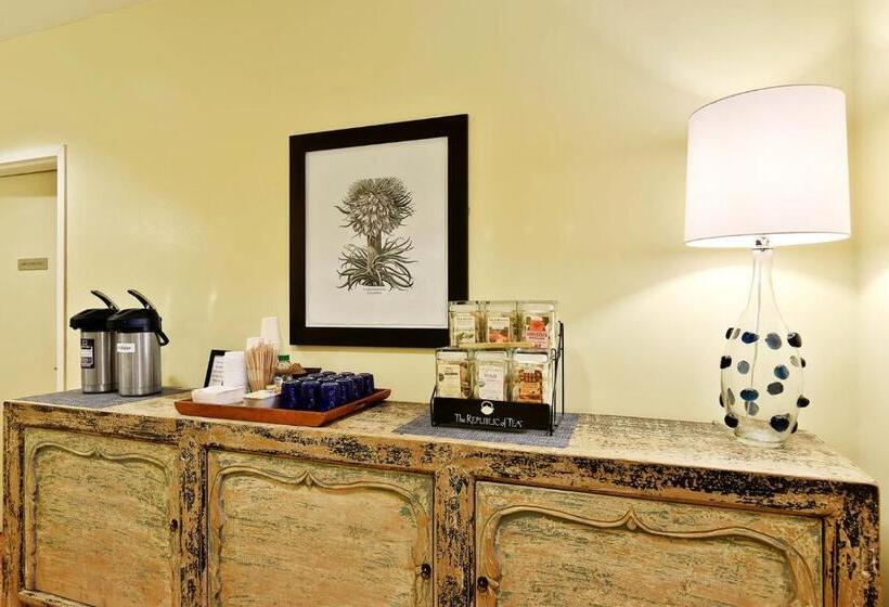 فندق Waters Edge