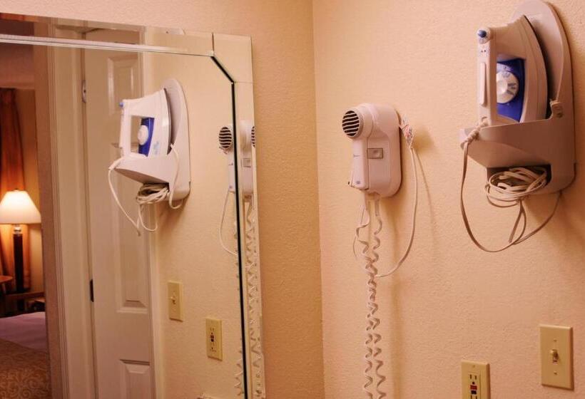 فندق Whispering Hills Inn