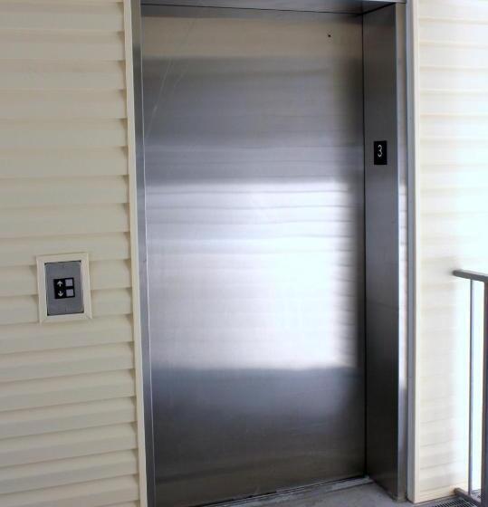 فندق Whispering Hills Inn