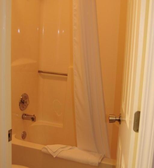 فندق Whispering Hills Inn