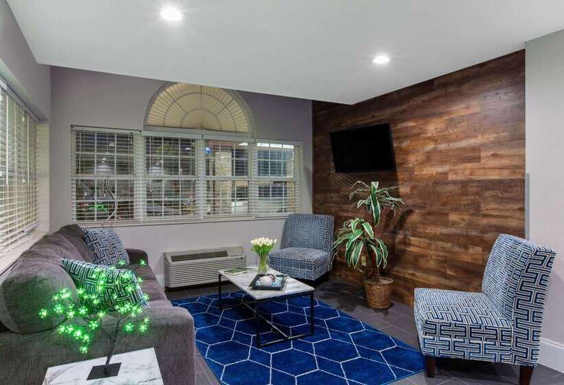 Microtel Inn & Suites By Wyndham Augusta/riverwatch