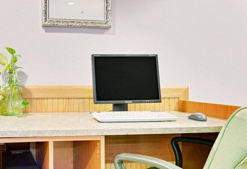 Microtel Inn & Suites By Wyndham Augusta/riverwatch