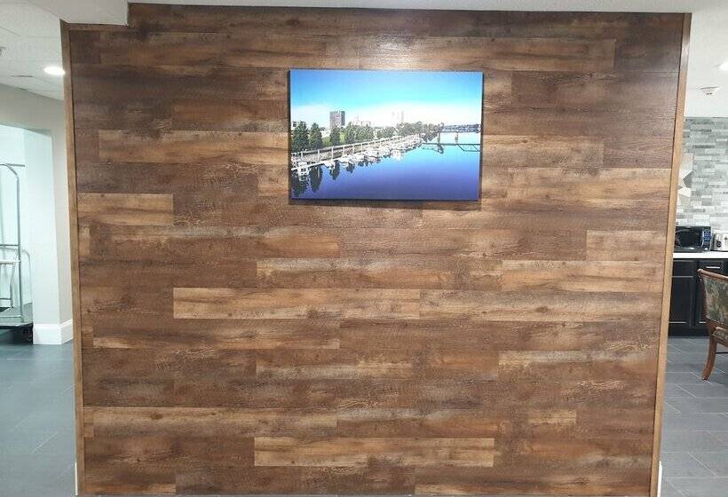 Microtel Inn & Suites By Wyndham Augusta/riverwatch