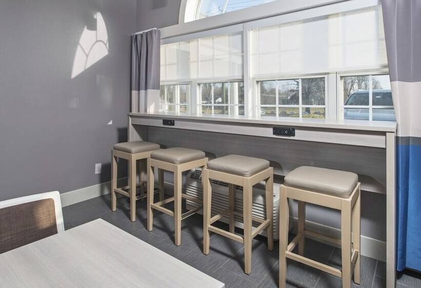Microtel Inn & Suites By Wyndham Bethel/danbury
