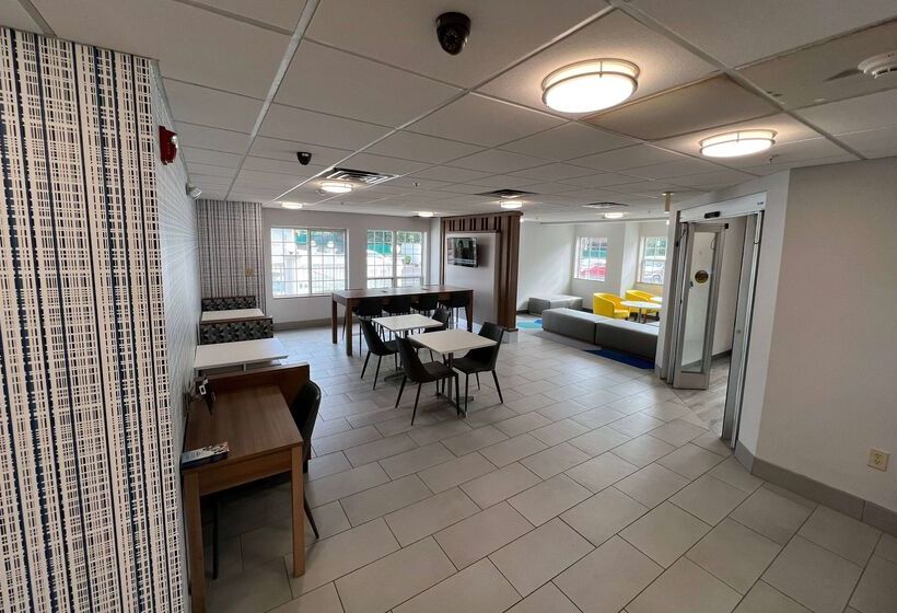 Microtel Inn & Suites By Wyndham Charlotte/northlake