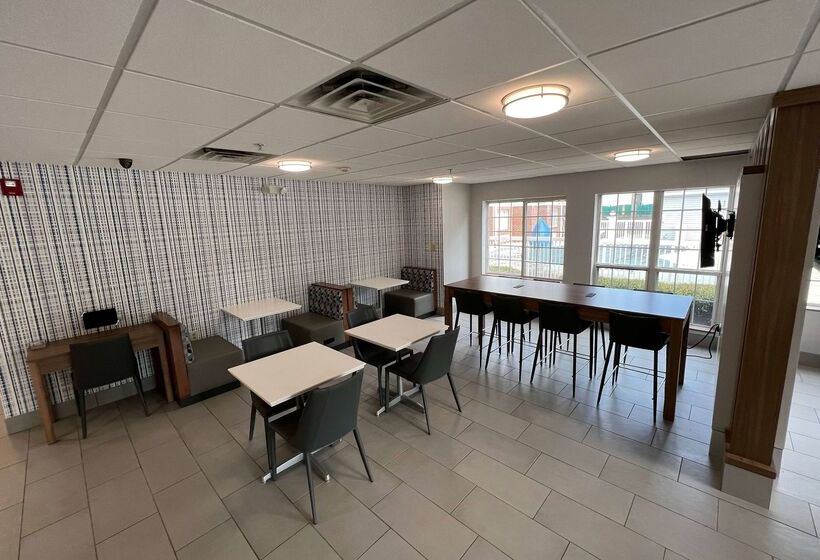 Microtel Inn & Suites By Wyndham Charlotte/northlake