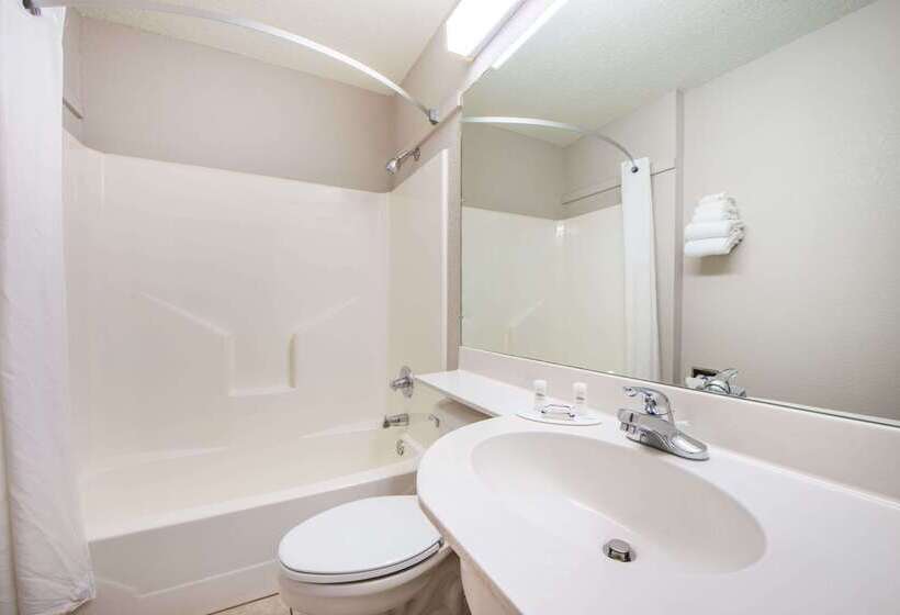 Microtel Inn & Suites Claremore