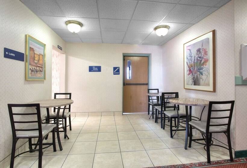 Microtel Inn & Suites By Wyndham Gallup   Pet Friendly