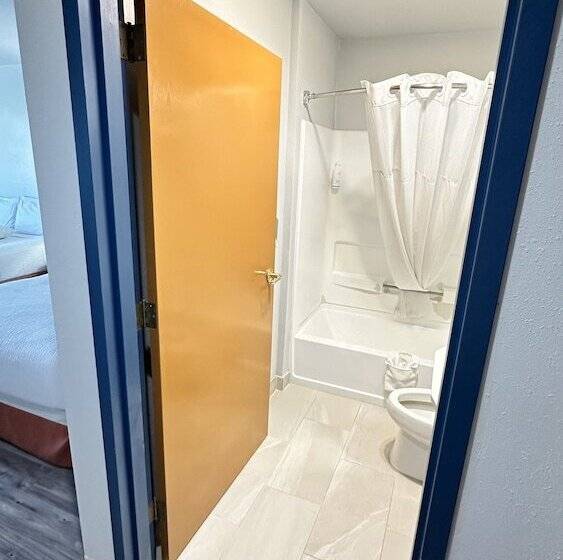 Microtel Inn & Suites By Wyndham Gallup   Pet Friendly