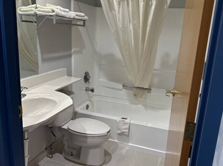 Microtel Inn & Suites By Wyndham Gallup   Pet Friendly