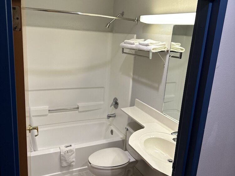 Microtel Inn & Suites By Wyndham Gallup   Pet Friendly