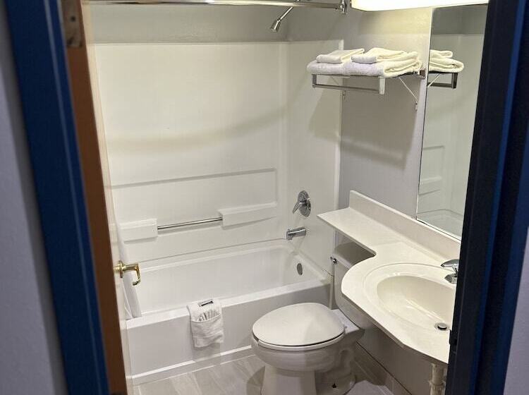 Microtel Inn & Suites By Wyndham Gallup   Pet Friendly