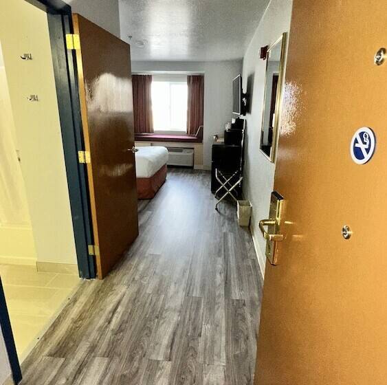 Microtel Inn & Suites By Wyndham Gallup   Pet Friendly