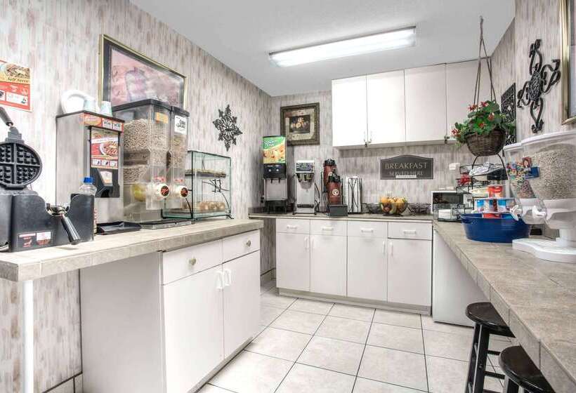 Microtel Inn & Suites By Wyndham Gallup   Pet Friendly