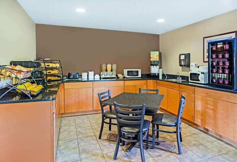 Microtel Inn & Suites By Wyndham Holland