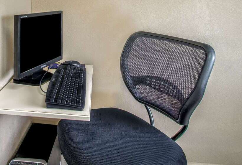 Microtel Inn & Suites Lincoln