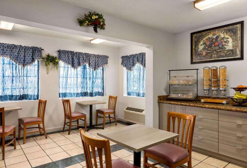 Microtel Inn & Suites Lincoln