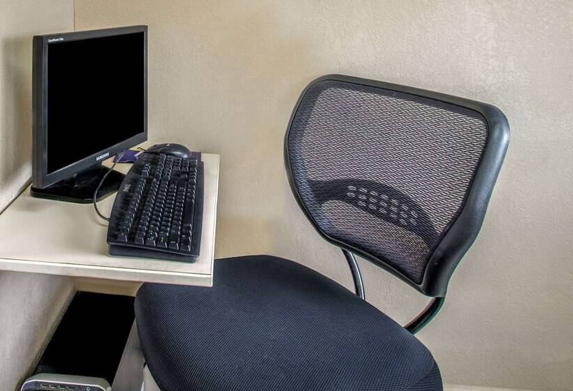 Microtel Inn & Suites Lincoln