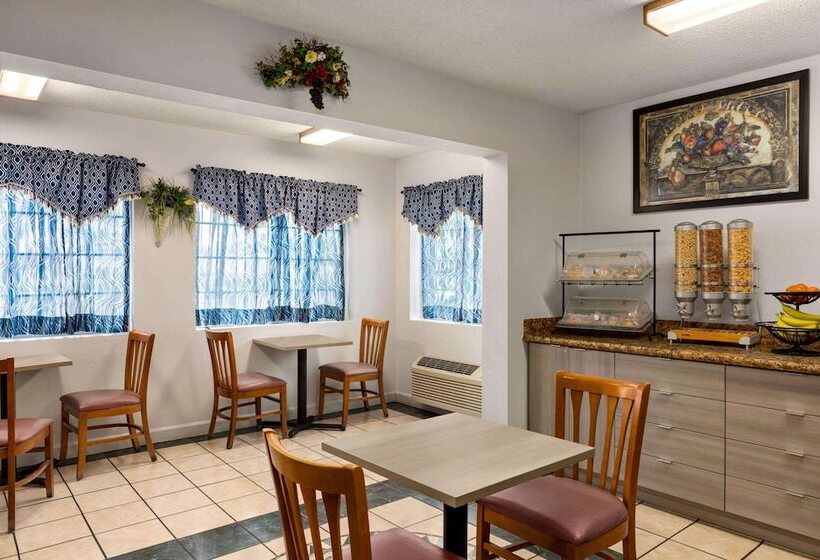 Microtel Inn & Suites Lincoln