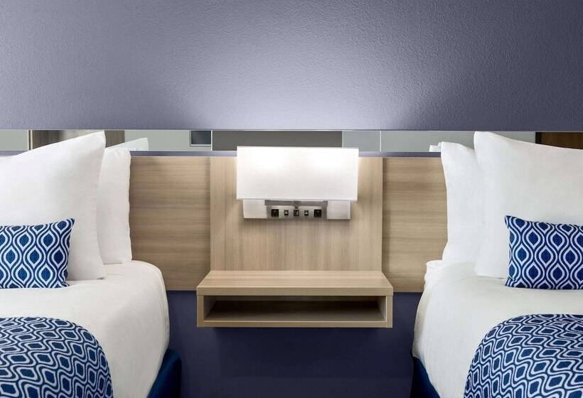 Microtel Inn & Suites Lincoln