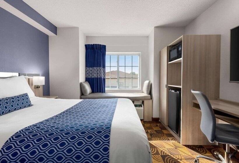 Microtel Inn & Suites Lincoln