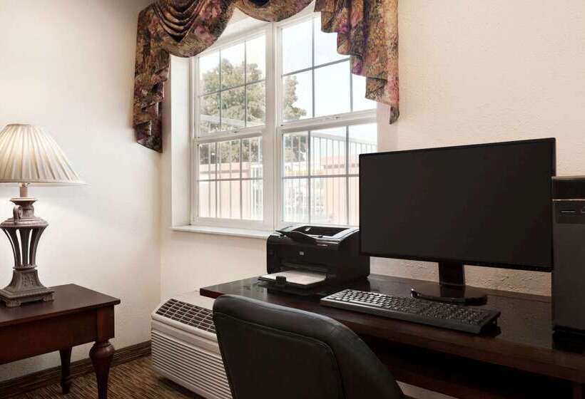 Microtel Inn & Suites Lodi