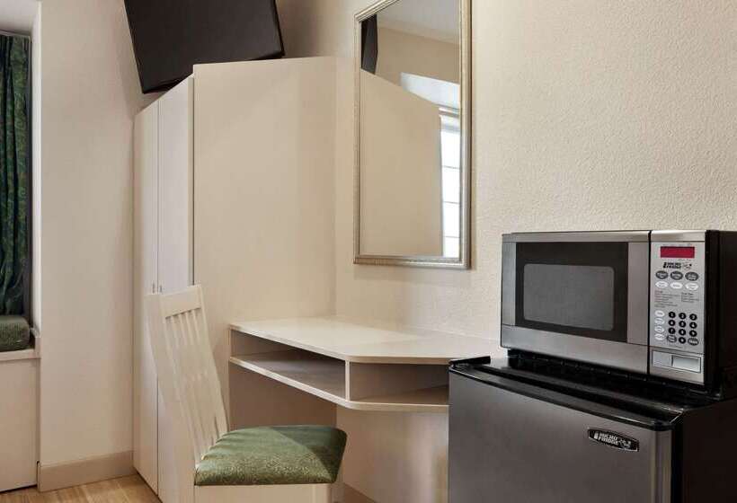 Microtel Inn & Suites Lodi