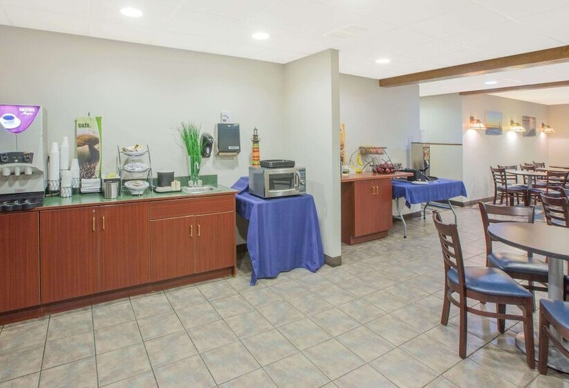 Microtel Inn And Suites Manistee