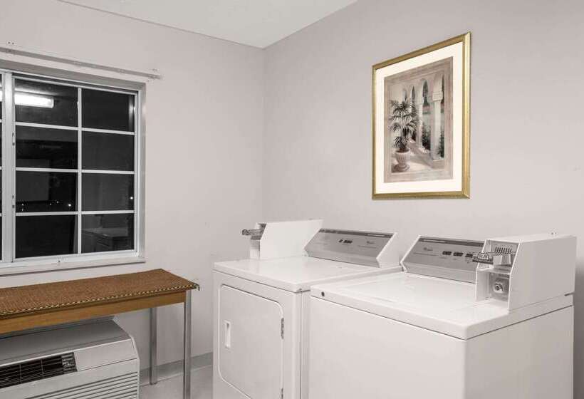 Microtel Inn & Suites By Wyndham Meridian