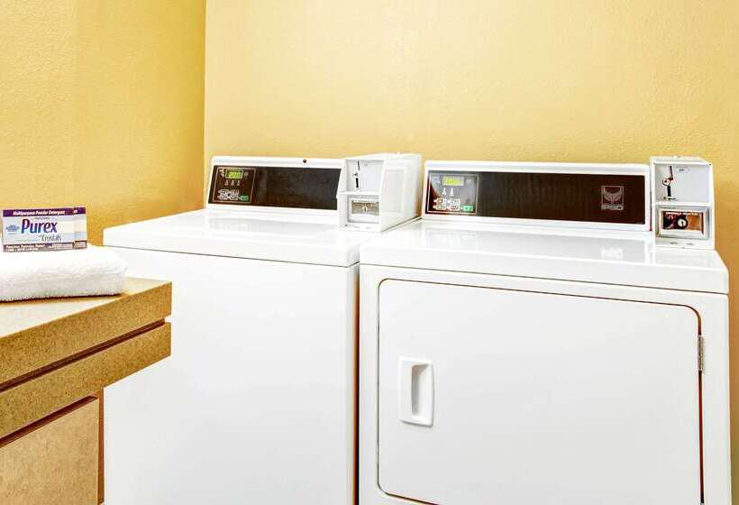 Microtel Inn & Suites Newport News