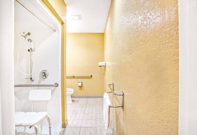 Microtel Inn & Suites Newport News