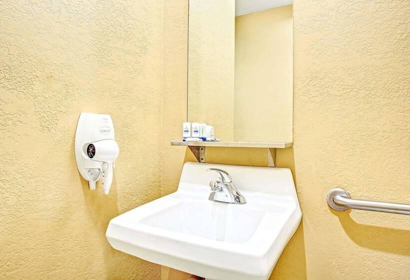 Microtel Inn & Suites Newport News