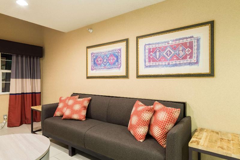 Microtel Inn And Suites Pueblo