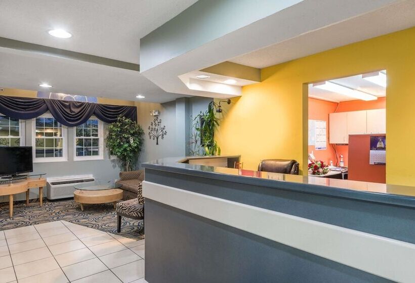 Microtel Inn & Suites By Wyndham Riverside