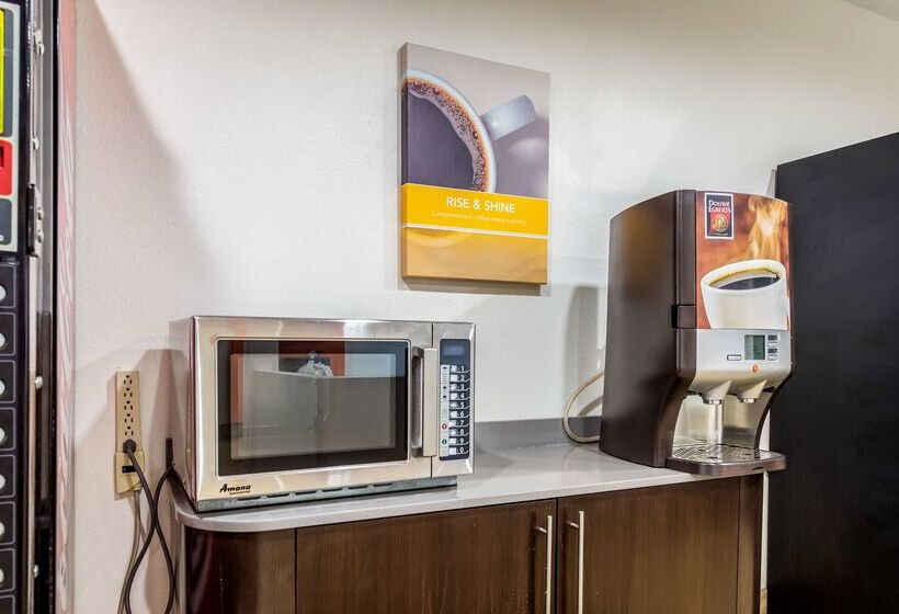 Motel 6 Indianapolis North