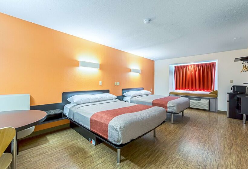 Motel 6 Indianapolis North